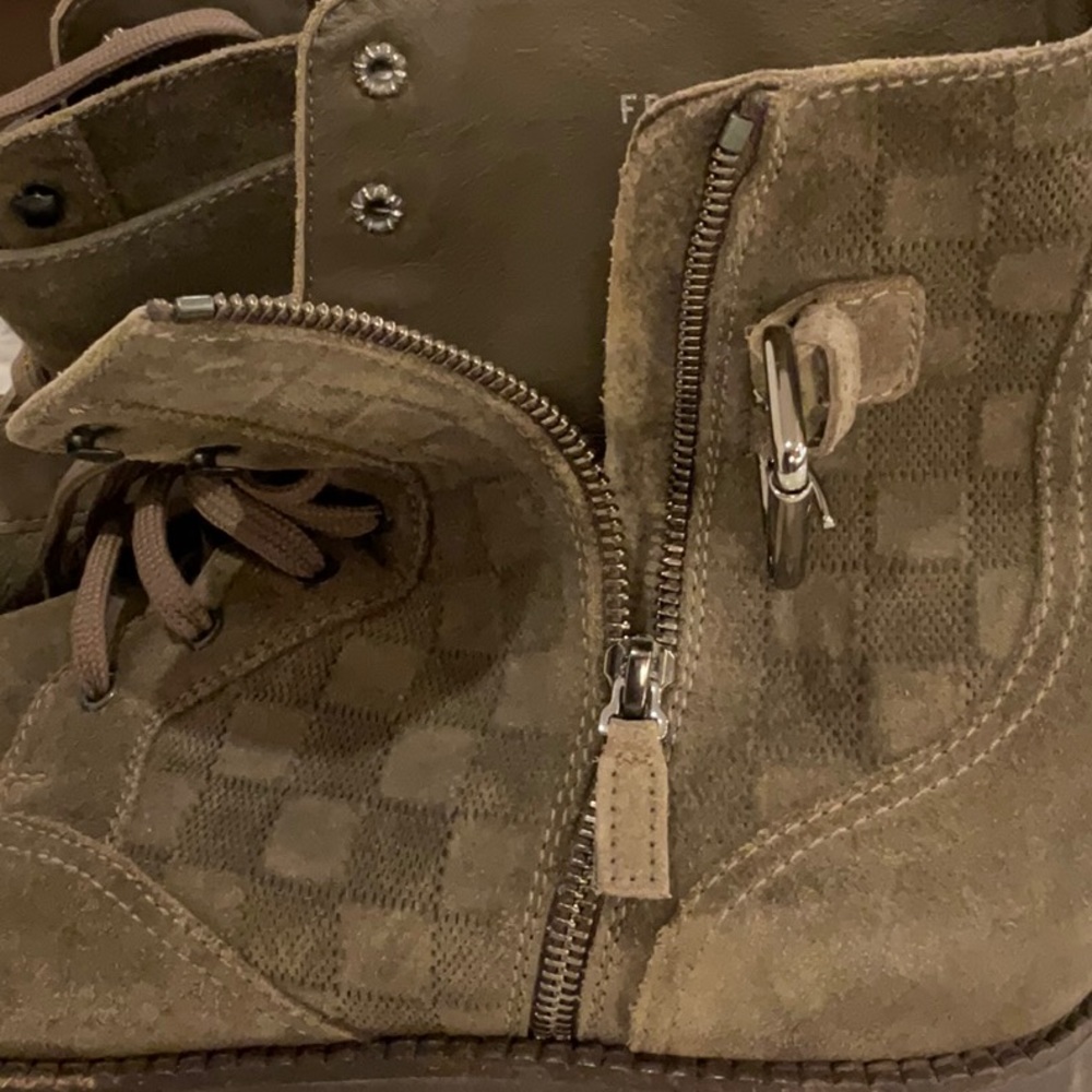 Louis Vuitton men’s boots 11 - Picture 5 of 8